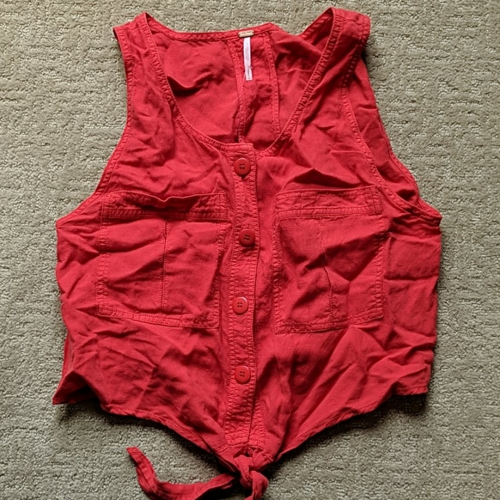 Free people red sleeveless button down top sz M